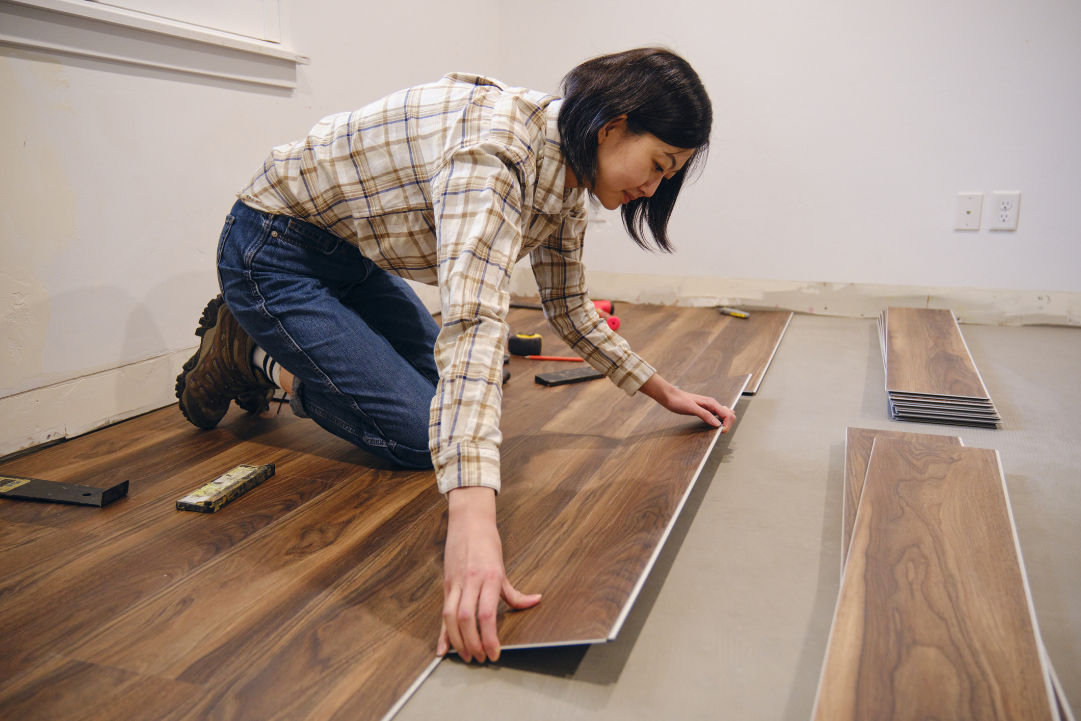 Best Living Room Flooring for Ease of Installation: Luxury Vinyl Planks